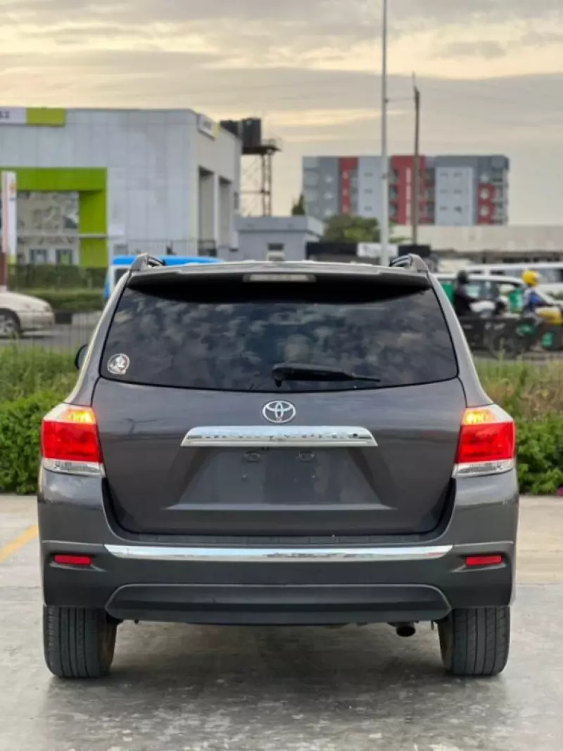 Toyota Highlander   - 2013