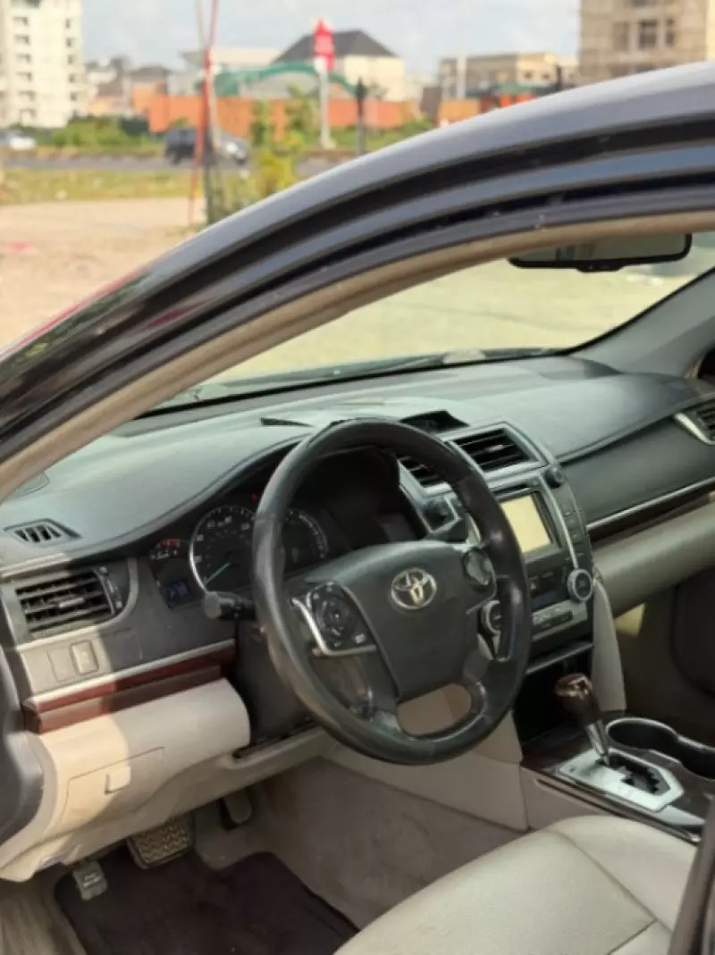 TOYOTA Camry - 2012