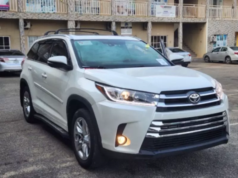 Toyota Highlander   - 2016