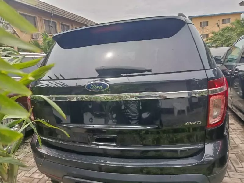 Ford Explorer   - 2015