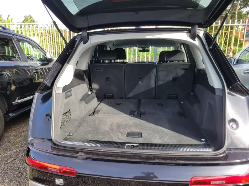Audi Q7   - 2017