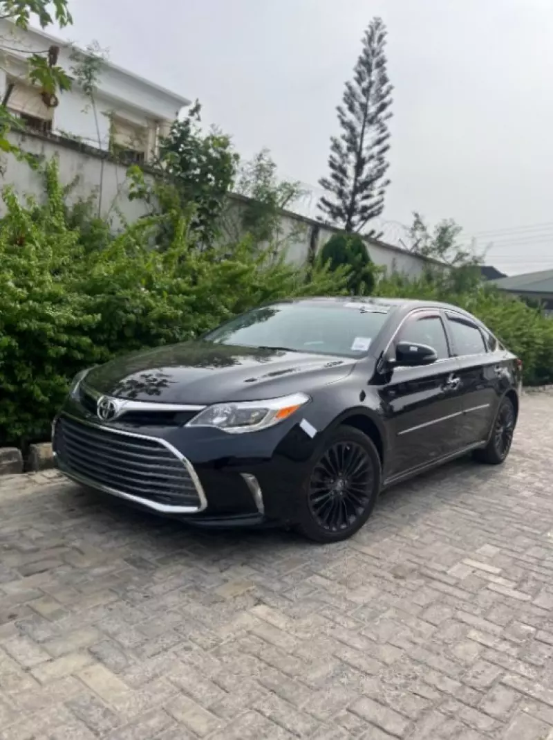 Toyota Avalon   - 2013