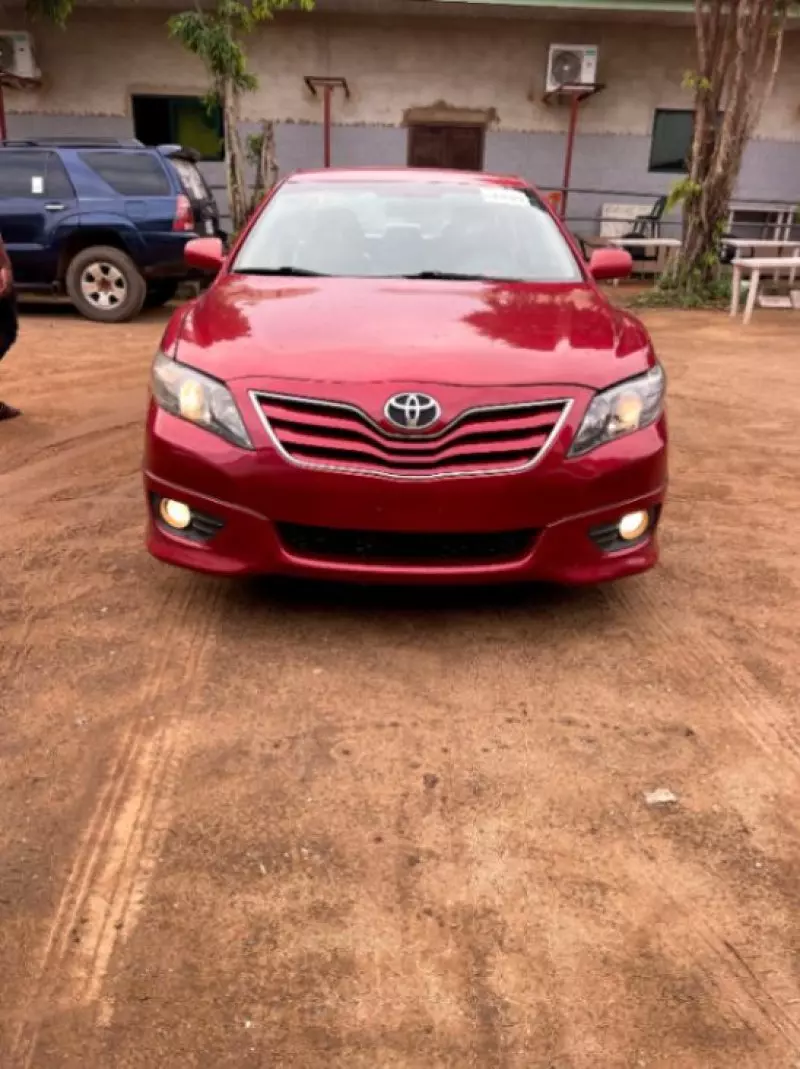 Toyota Camry   - 2010