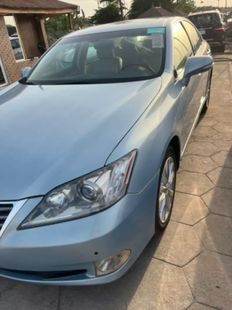 Lexus ES   - 2010