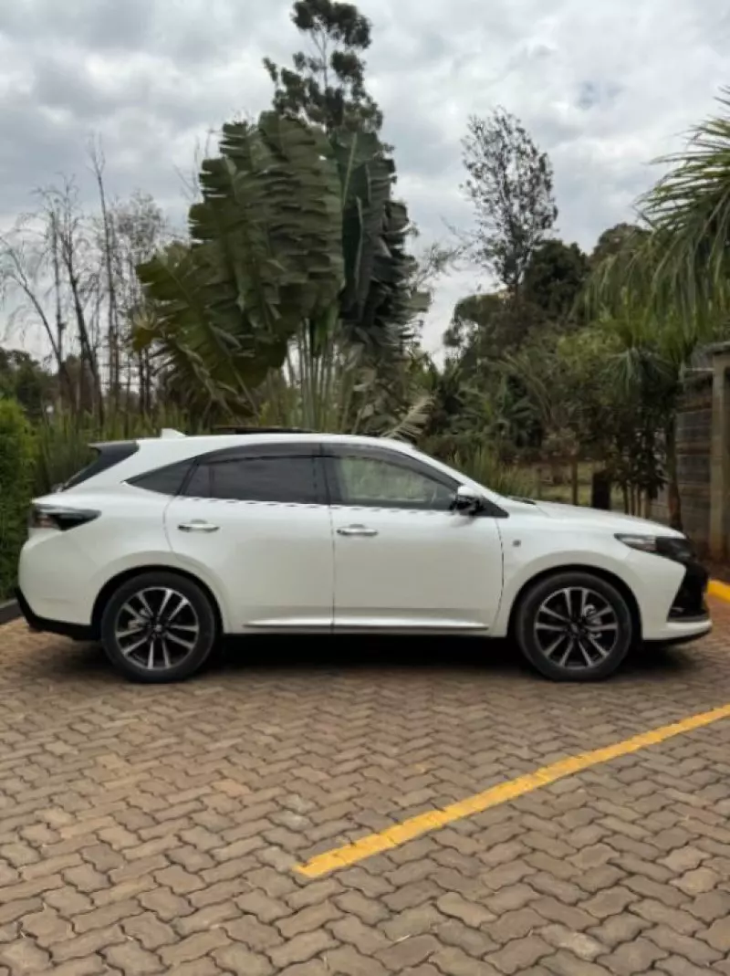 Toyota Harrier   - 2019
