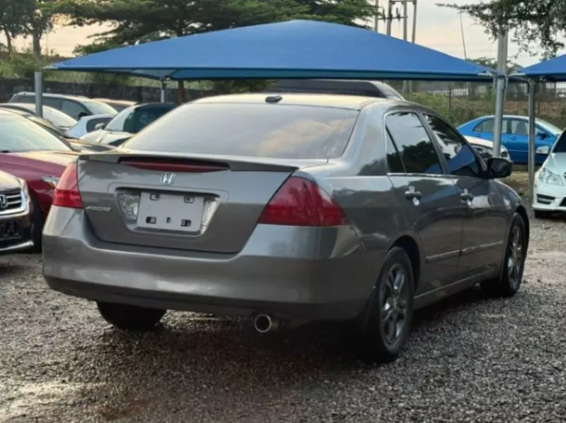 Honda Accord   - 2006