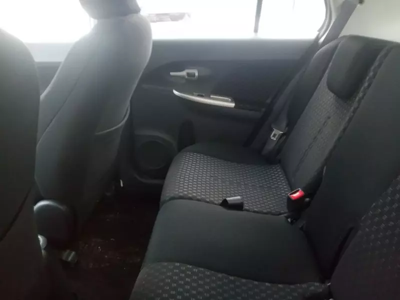 Toyota Ist    - 2010