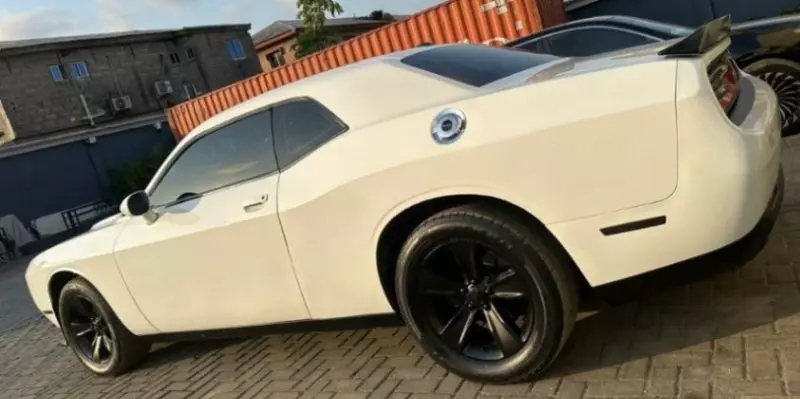 Dodge Challenger - 2015