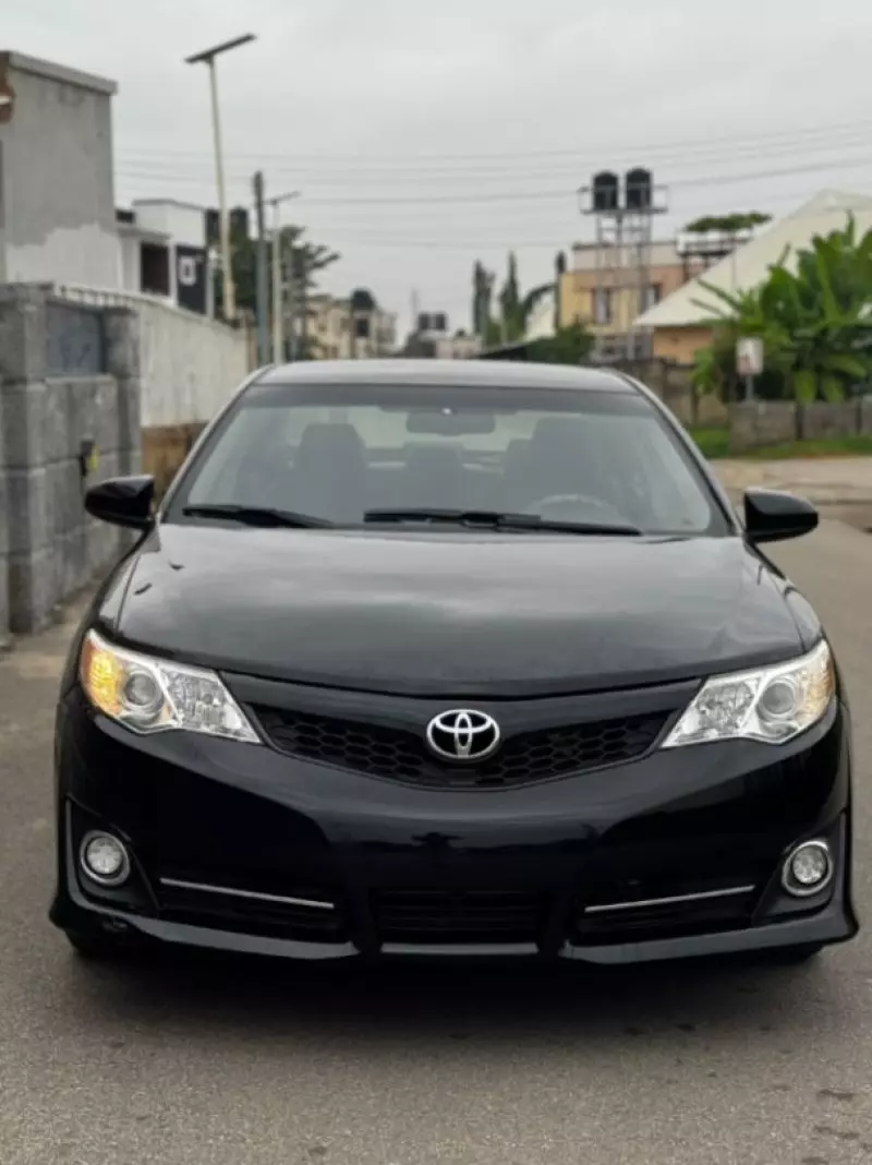 TOYOTA Camry - 2012