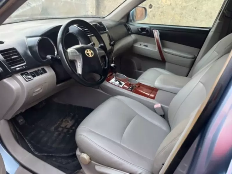 Toyota Highlander   - 2010