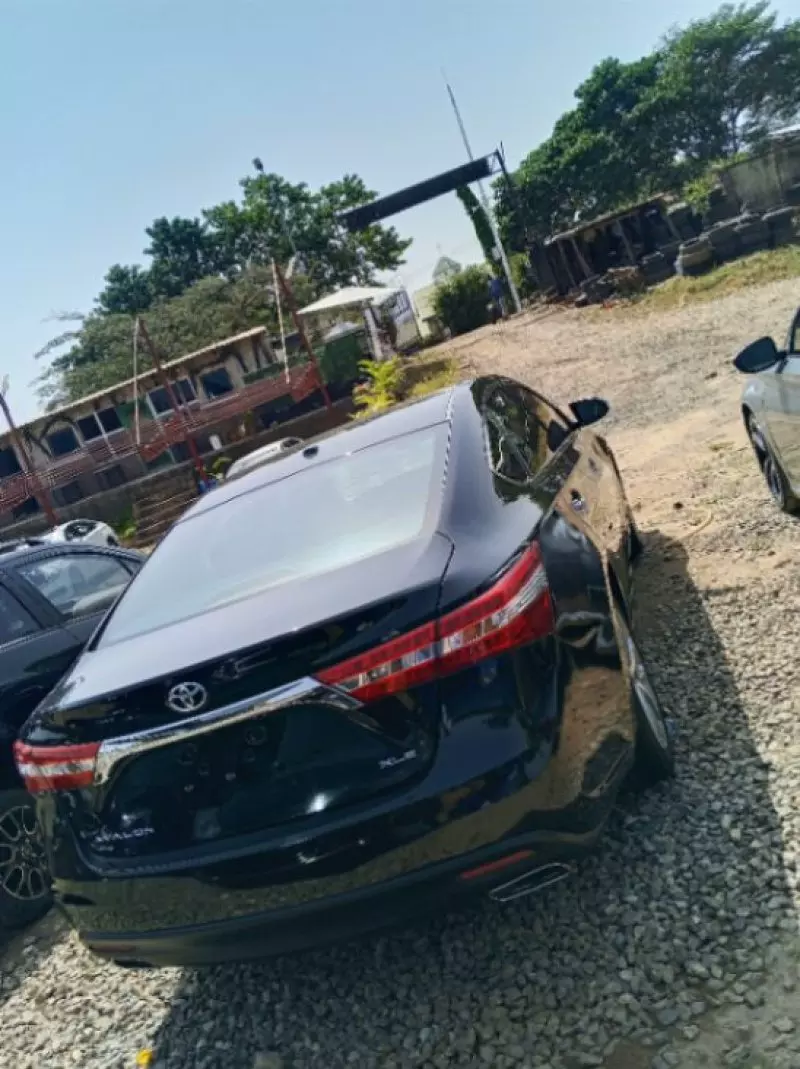 Toyota Avalon   - 2013