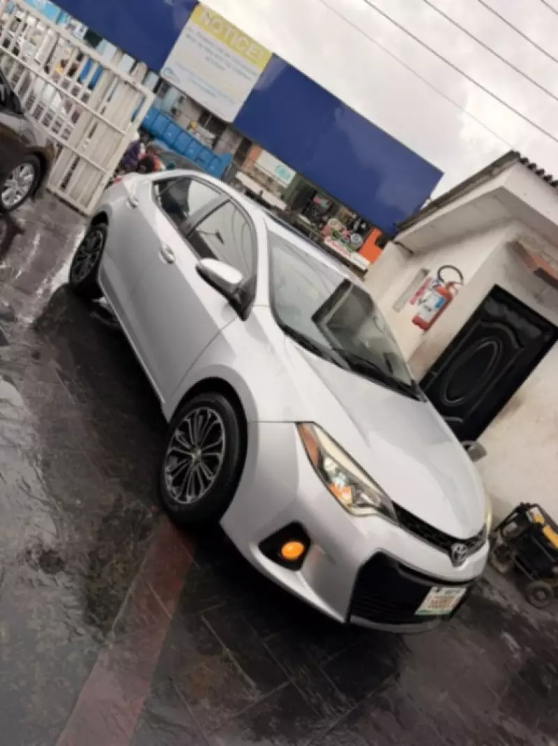 TOYOTA Corolla - 2015