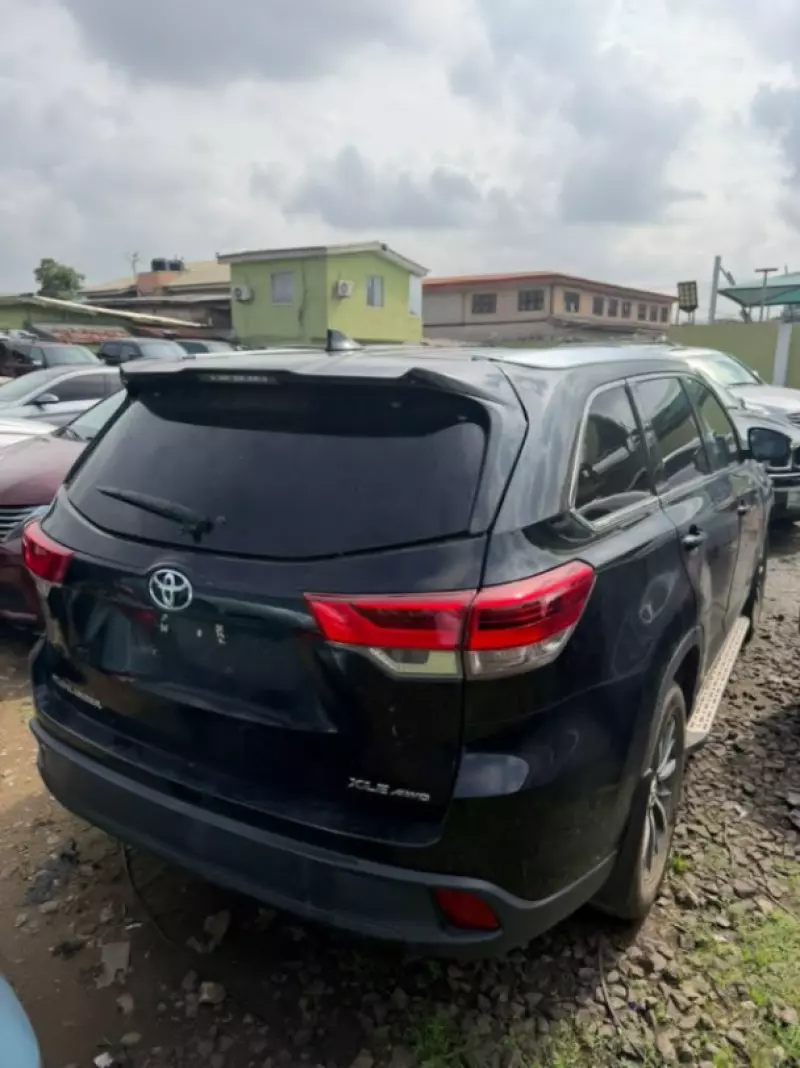 TOYOTA Highlander   - 2019