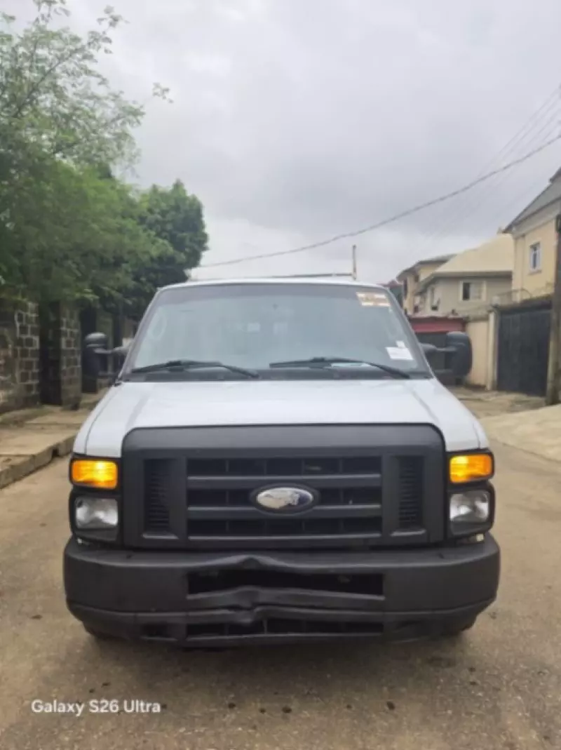 Ford E 150   - 2014