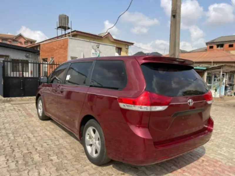 Toyota Sienna   - 2013