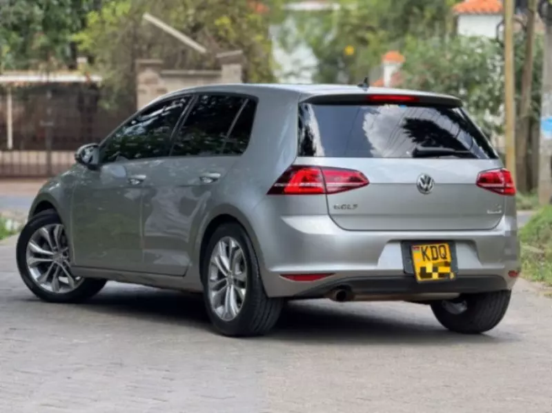 Volkswagen Golf   - 2017