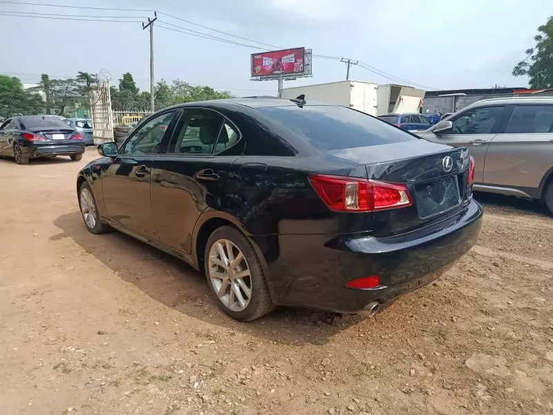 Lexus IS 250   - 2011