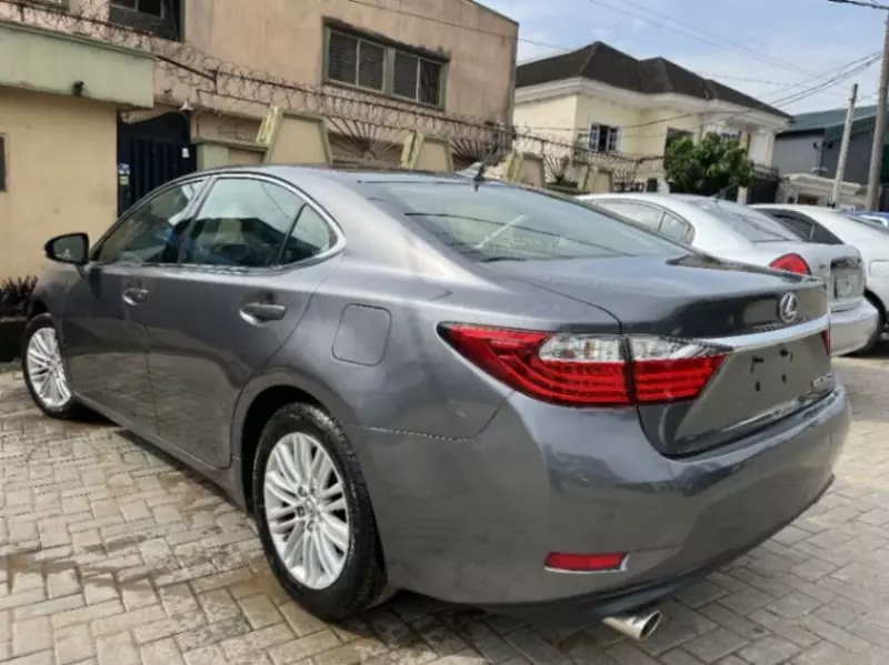 Lexus ES   - 2013