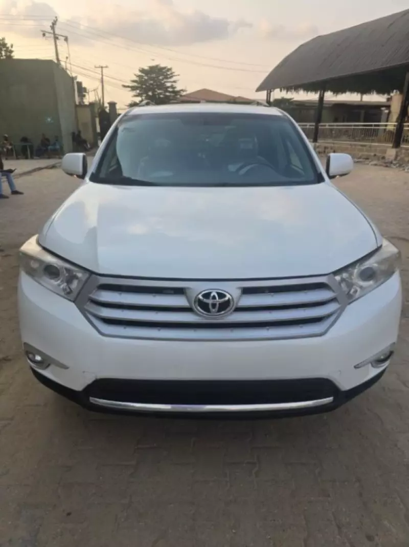 TOYOTA Highlander   - 2011
