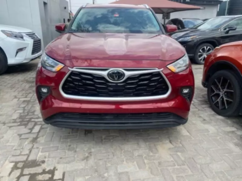 Toyota Highlander   - 2020