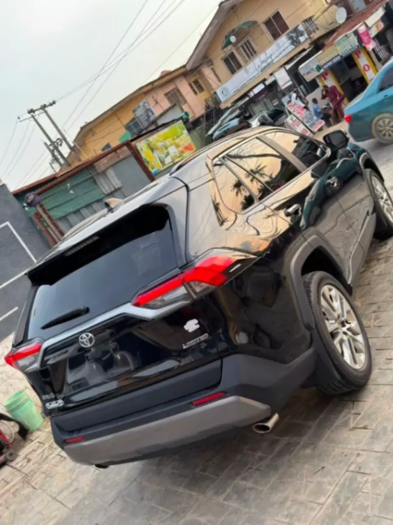Toyota RAV4   - 2019