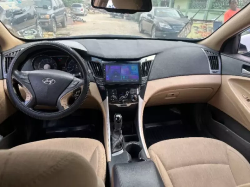 Hyundai Sonata   - 2013