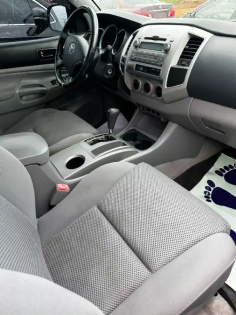 TOYOTA Tacoma - 2011