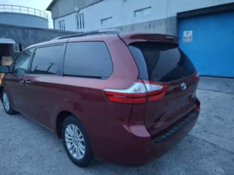 Toyota Sienna   - 2015