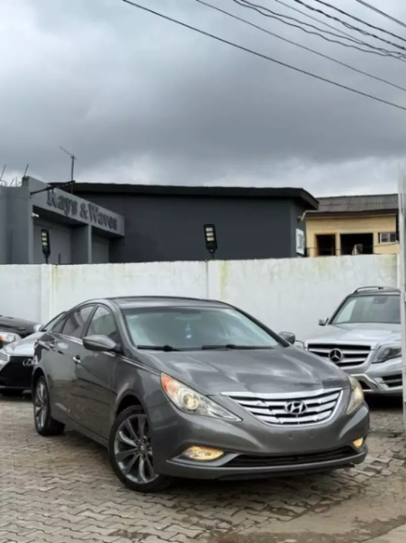 Hyundai Sonata   - 2013