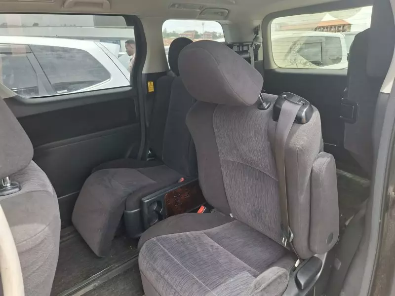 Toyota Alphard   - 2011