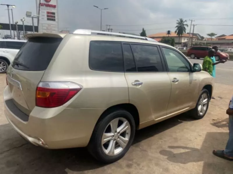 Toyota Highlander   - 2008