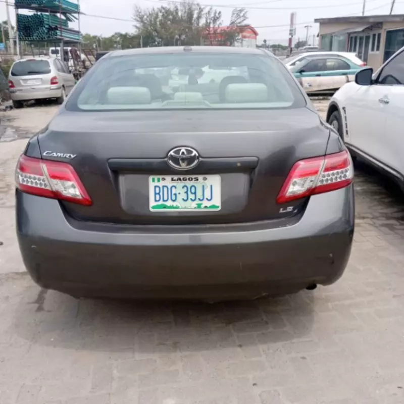 Toyota Camry   - 2011