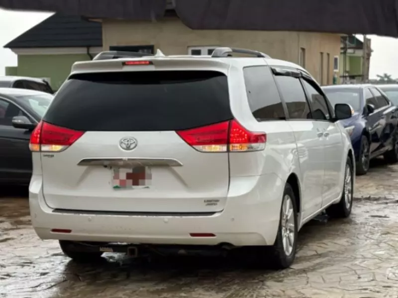 TOYOTA Sienna   - 2014