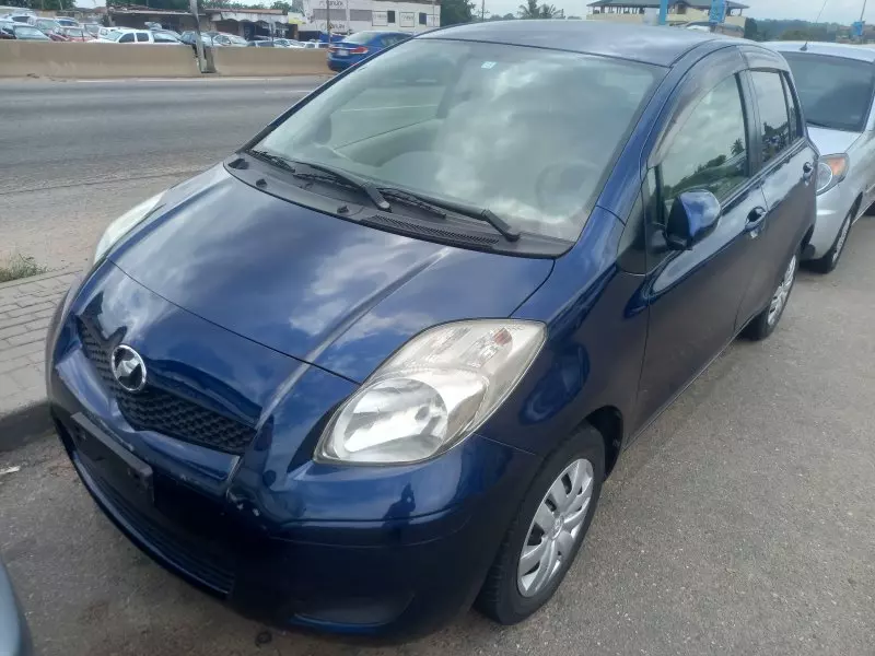 Toyota Vitz   - 2011