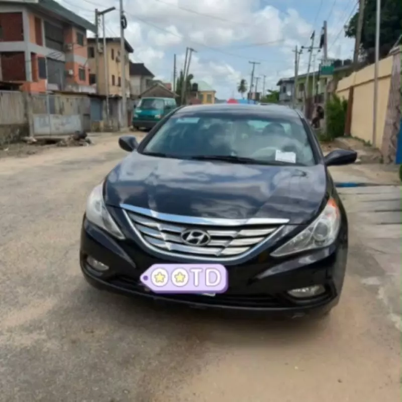 Hyundai Sonata   - 2013