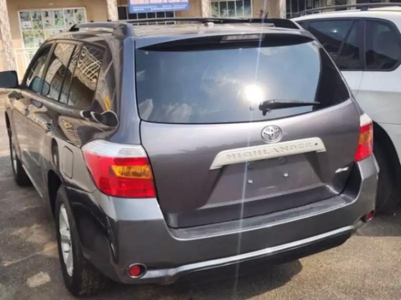 Toyota Highlander   - 2010