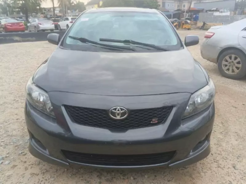 TOYOTA Corolla - 2010