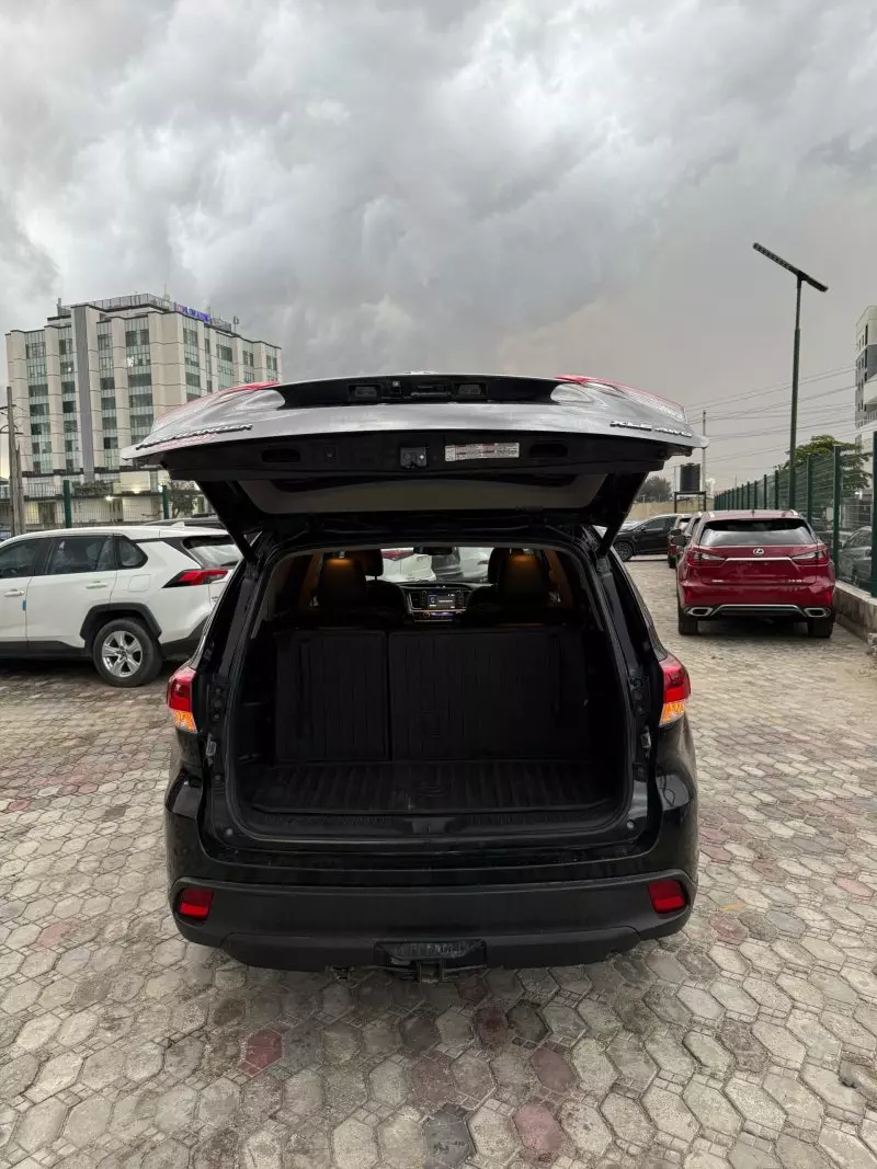 Toyota Highlander   - 2016
