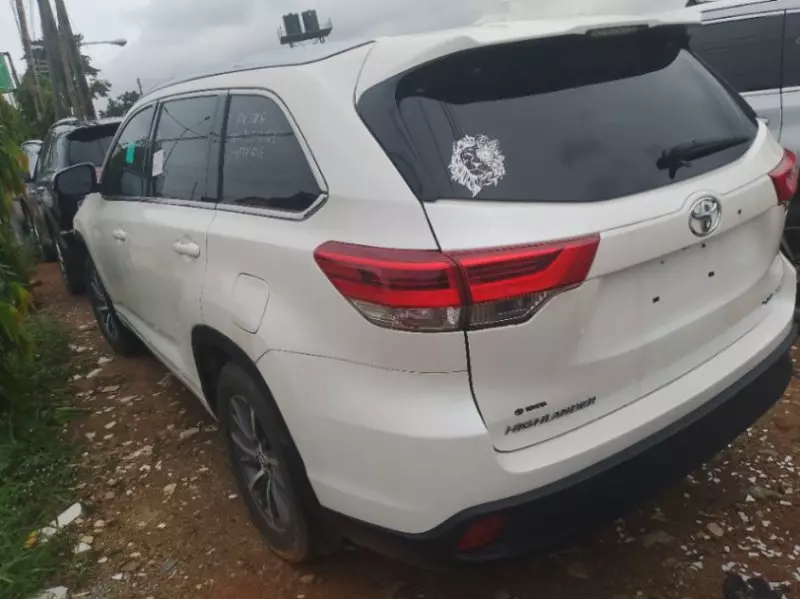 Toyota Highlander   - 2017