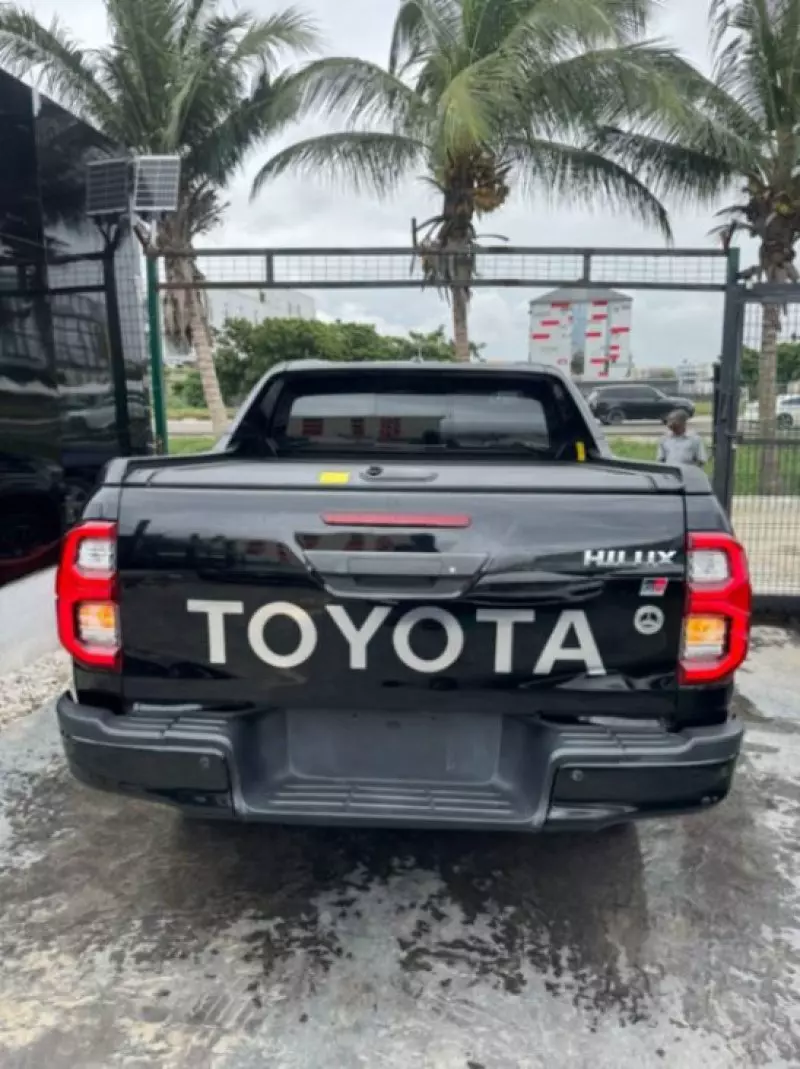 Toyota Hilux    - 2022