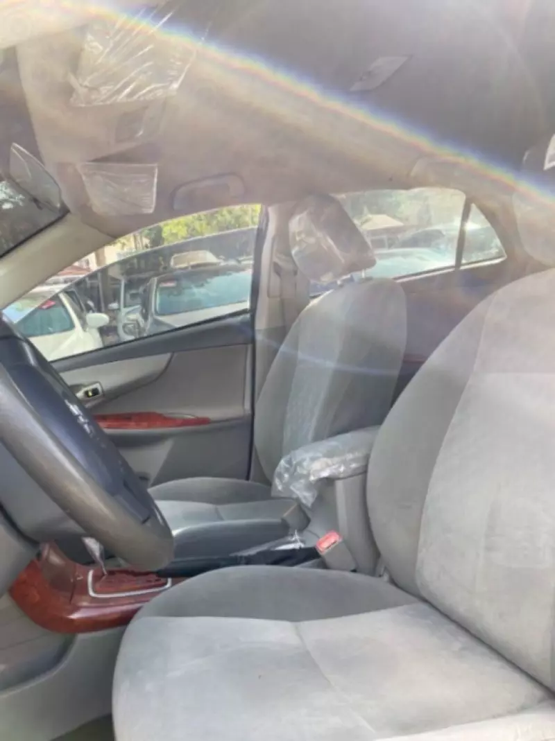 Toyota Corolla   - 2009