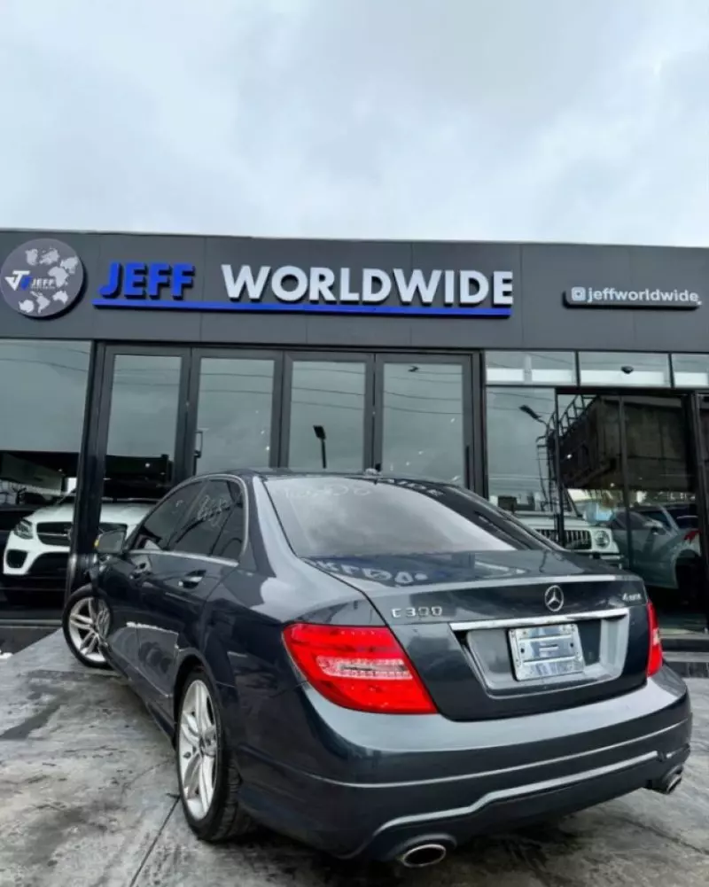 Mercedes-Benz C 300   - 2013
