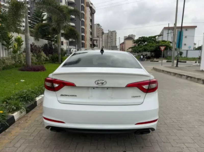 Hyundai Sonata   - 2016