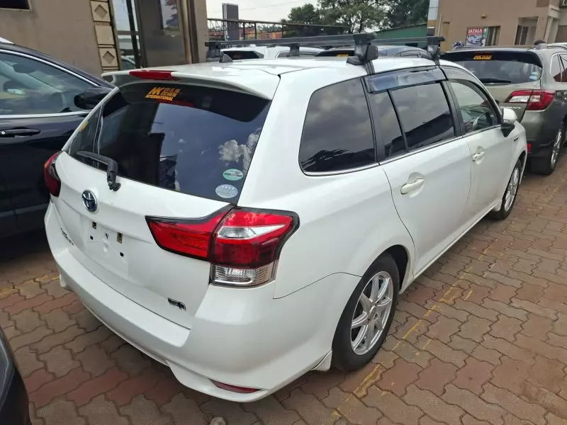 Toyota Fielder hybrid    - 2017
