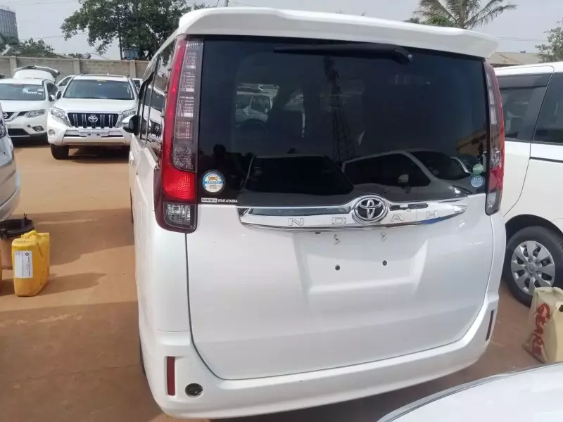 TOYOTA Noah   - 2015