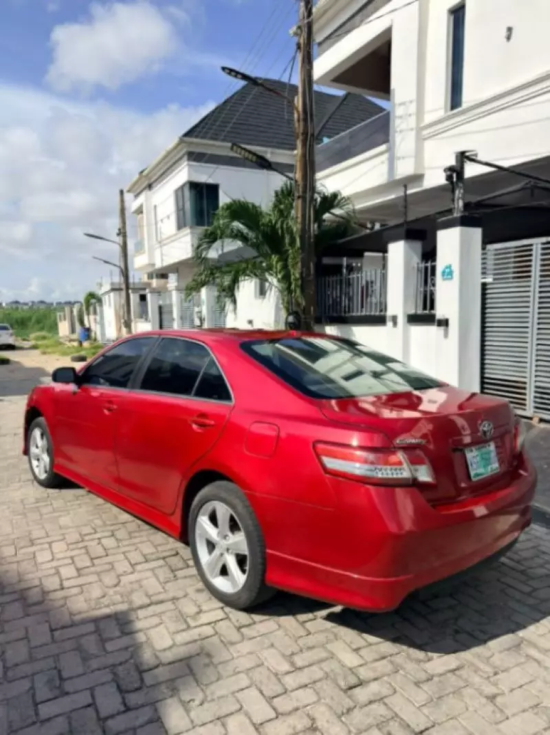 TOYOTA Camry   - 2010