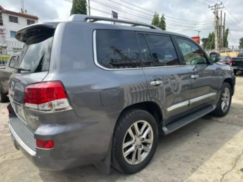 Lexus LX 570   - 2013
