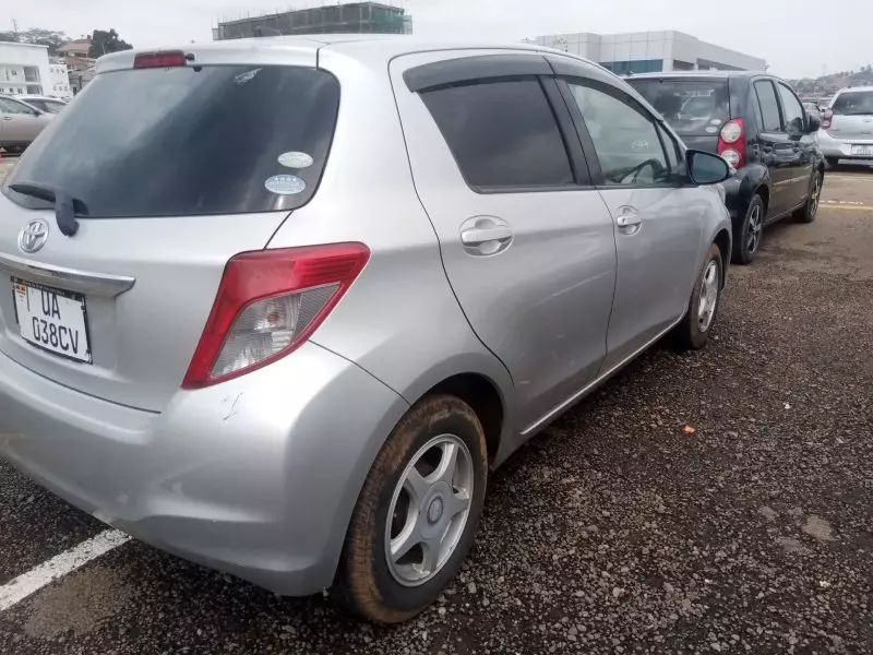 Toyota Vitz   - 2011