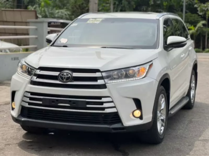 Toyota Highlander   - 2016