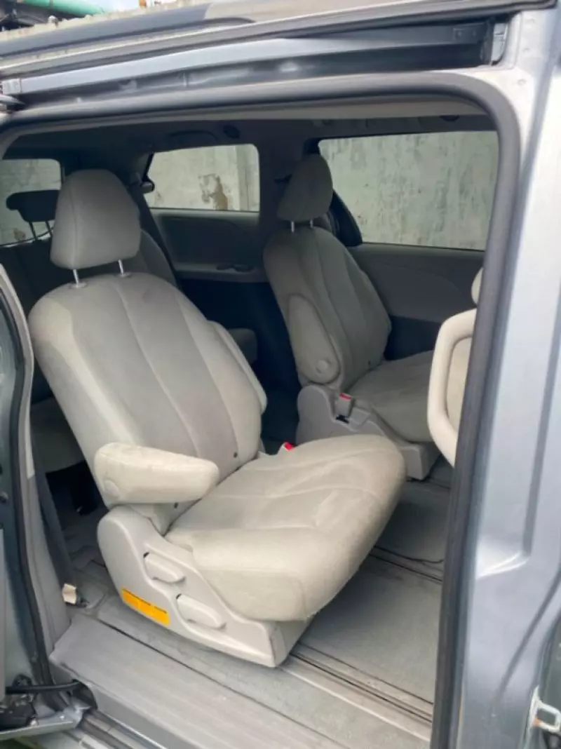 Toyota Sienna - 2011